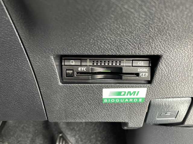 トヨタ カローラ フィールダー 1．5G ダブルバイビー 愛知県 2016(平28)年 4.5万km ブラックマイカ 衝突軽減システム/純正ナビ/フルセグ/CD DVD/Bluetooth/バックカメラ/コーナーセンサー/純正アルミホイール/LEDヘッドライト/オートマチックハイビーム/ドライブレコーダー/ETC/ステアリングスイッチ/スマートキー/プッシュスタート