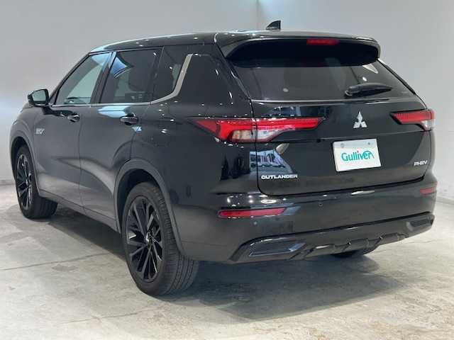 三菱 アウトランダー ＰＨＥＶ ブラックエディション 宮城県 2023(令5)年 2万km アメジストブラック 4WD/BOSEサウンド/クルーズコントロール追従有/レーンキープアシスト/オートマチックハイビーム/ダウンヒルアシストコントロール/コーナーセンサー前後/オートホールド/パドルシフト/ガラスルーフ/3列シート/電動リアゲート/置くだけ充電/100V充電/ハンドルヒーター/パワーシート/ハーフレザー/シートヒーター/純正LEDヘッドライト/フォグランプ/オートライト/純正メモリナビ/全方位バックカメラ/純正フルセグTV/Bluetooth接続/USB入力端子/純正ビルドインETC2.0/純正フロアマット/純正20インチアルミホイール