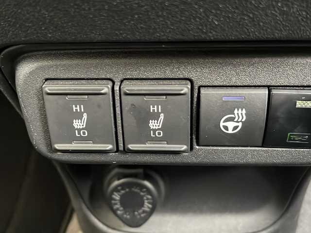 トヨタ シエンタ Z 愛知県 2023(令5)年 1.1万km ホワイトパールクリスタルシャイン 衝突被害軽減ブレーキ/純正10.5インチディスプレイオーディオ（ナビあり）/全方位カメラ/両側パワースライドドア/レーダークルーズコントロール/シートヒーター/フルセグTV/Bluetooth/バックカメラ/コーナーセンサー/ブラインドスポットモニター/LEDヘッドライト/ステアリングヒーター/オートマチックハイビーム/ETC/ステアリングスイッチ/スマートキー/プッシュスタート