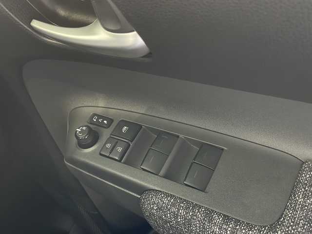 トヨタ シエンタ Z 愛知県 2023(令5)年 1.1万km ホワイトパールクリスタルシャイン 衝突被害軽減ブレーキ/純正10.5インチディスプレイオーディオ（ナビあり）/全方位カメラ/両側パワースライドドア/レーダークルーズコントロール/シートヒーター/フルセグTV/Bluetooth/バックカメラ/コーナーセンサー/ブラインドスポットモニター/LEDヘッドライト/ステアリングヒーター/オートマチックハイビーム/ETC/ステアリングスイッチ/スマートキー/プッシュスタート