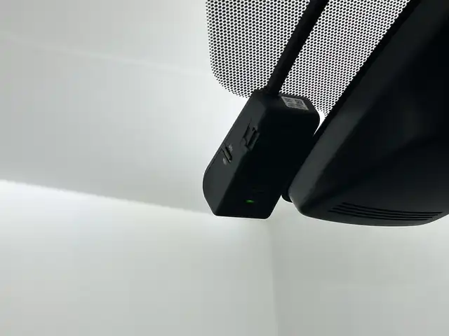 トヨタ アクア クロスオーバー グラム 愛知県 2020(令2)年 4.9万km ホワイトパールクリスタルシャイン 純正ナビ(NSCD-W68)/（ワンセグ/ＣＤ/Ｂｌｕｅｔｏｏｔｈ/AM/FM)　/バックカメラ　/ビルトインＥＴＣ　/ドライブレコーダー　/衝突軽減ブレーキ　/レーンキープアシスト/オートマチックハイビーム　/キセノンヘッドライト　/前後コーナーセンサー　/スマートキー　/スペアキー有/純正アルミホイール/純正フロアマット