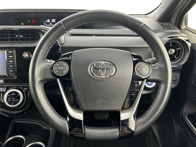 トヨタ アクア クロスオーバー グラム 愛知県 2020(令2)年 4.9万km ホワイトパールクリスタルシャイン 純正ナビ(NSCD-W68)/（ワンセグ/ＣＤ/Ｂｌｕｅｔｏｏｔｈ/AM/FM)　/バックカメラ　/ビルトインＥＴＣ　/ドライブレコーダー　/衝突軽減ブレーキ　/レーンキープアシスト/オートマチックハイビーム　/キセノンヘッドライト　/前後コーナーセンサー　/スマートキー　/スペアキー有/純正アルミホイール/純正フロアマット