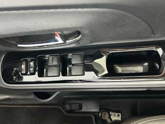 トヨタ アクア クロスオーバー グラム 愛知県 2020(令2)年 4.9万km ホワイトパールクリスタルシャイン 純正ナビ(NSCD-W68)/（ワンセグ/ＣＤ/Ｂｌｕｅｔｏｏｔｈ/AM/FM)　/バックカメラ　/ビルトインＥＴＣ　/ドライブレコーダー　/衝突軽減ブレーキ　/レーンキープアシスト/オートマチックハイビーム　/キセノンヘッドライト　/前後コーナーセンサー　/スマートキー　/スペアキー有/純正アルミホイール/純正フロアマット