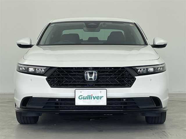 ホンダ アコード e:HEV 群馬県 2024(令6)年 1.7万km パール ホンダセンシング360/・Honda パーキングパイロット/・後退出庫サポート/・ブラインドスポットインフォメーション/・誤発進抑制機能/後方誤発進抑制機能/・衝突軽減ブレーキ（CMBS）/・先行車発進お知らせ機能/・車線維持支援システム（LKAS）/・標識認識機能/・渋滞追従機能付アダプティブクルーズコントロール（ACC）/・近距離衝突軽減ブレーキ/・パーキングセンサーシステム/・アダプティブドライビングビーム/Google搭載 12.3インチHonda CONNECTディスプレー/（フルセグTV/BT/USB/Android Auto/Apple Car Paly）/マルチビューカメラシステム/LEDアンビエントライト/BOSEプレミアムサウンドシステム/前席シートヒーター/リア左右席シートヒーター/前席パワーシート/メモリーパワーシート/ビルトインETC