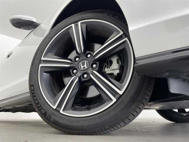 ホンダ アコード e:HEV 群馬県 2024(令6)年 1.7万km パール ホンダセンシング360/・Honda パーキングパイロット/・後退出庫サポート/・ブラインドスポットインフォメーション/・誤発進抑制機能/後方誤発進抑制機能/・衝突軽減ブレーキ（CMBS）/・先行車発進お知らせ機能/・車線維持支援システム（LKAS）/・標識認識機能/・渋滞追従機能付アダプティブクルーズコントロール（ACC）/・近距離衝突軽減ブレーキ/・パーキングセンサーシステム/・アダプティブドライビングビーム/Google搭載 12.3インチHonda CONNECTディスプレー/（フルセグTV/BT/USB/Android Auto/Apple Car Paly）/マルチビューカメラシステム/LEDアンビエントライト/BOSEプレミアムサウンドシステム/前席シートヒーター/リア左右席シートヒーター/前席パワーシート/メモリーパワーシート/ビルトインETC