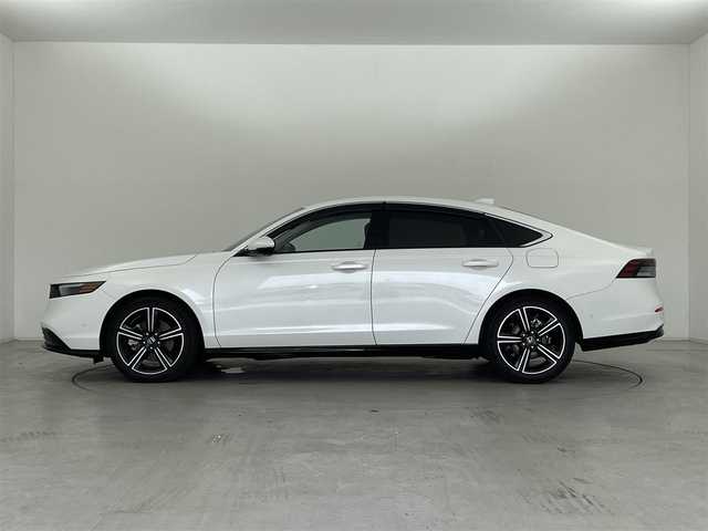 ホンダ アコード e:HEV 群馬県 2024(令6)年 1.7万km パール ホンダセンシング360/・Honda パーキングパイロット/・後退出庫サポート/・ブラインドスポットインフォメーション/・誤発進抑制機能/後方誤発進抑制機能/・衝突軽減ブレーキ（CMBS）/・先行車発進お知らせ機能/・車線維持支援システム（LKAS）/・標識認識機能/・渋滞追従機能付アダプティブクルーズコントロール（ACC）/・近距離衝突軽減ブレーキ/・パーキングセンサーシステム/・アダプティブドライビングビーム/Google搭載 12.3インチHonda CONNECTディスプレー/（フルセグTV/BT/USB/Android Auto/Apple Car Paly）/マルチビューカメラシステム/LEDアンビエントライト/BOSEプレミアムサウンドシステム/前席シートヒーター/リア左右席シートヒーター/前席パワーシート/メモリーパワーシート/ビルトインETC