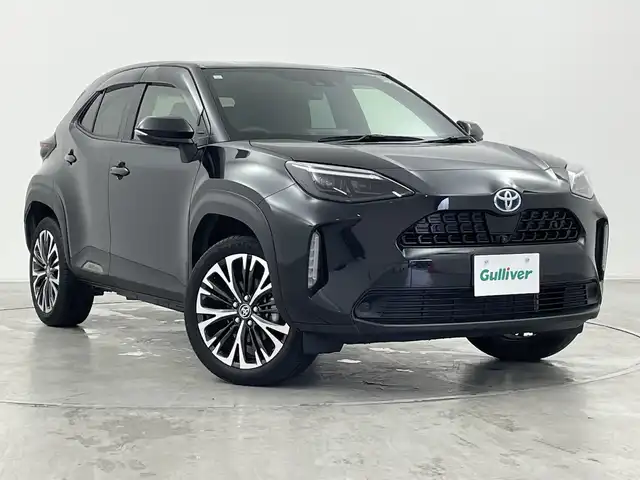トヨタ ヤリスクロス ハイブリッド Z 群馬県 2023(令5)年 1.8万km ブラックマイカ 純正８型ディスプレイオーディオ　全周囲カメラ　ハーフレザーシート　前席シートヒーター　パワーシート　ステアリングヒーター　ビルトインＥＴＣ　アダプティブクルーズコントロール　ＢＳＭ　ＬＥＤ　禁煙