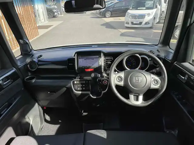 ホンダ Ｎ ＢＯＸ カスタム G ターボ Aパッケージ 千葉県 2014(平26)年 10.2万km プレミアムホワイトパール (株)IDOMが運営する【じしゃロン八千代店】の自社ローン専用車両になります。こちらは現金またはオートローンご利用時の価格です。自社ローンご希望の方は別途その旨お申付け下さい/両側パワースライドドア/純正ナビ/バックカメラ