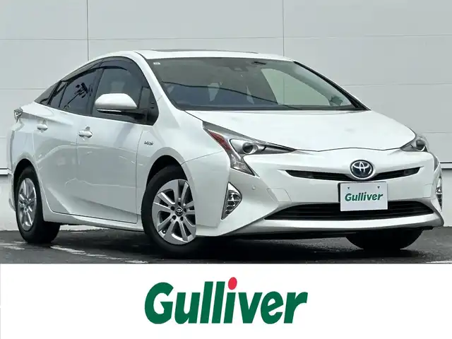 トヨタ プリウス Sセーフティプラス 佐賀県 2017(平29)年 6.5万km ホワイトパールクリスタルシャイン サンルーフ/トヨタセーフティセンス/・プリクラッシュセーフティ/・レーダークルーズコントロール/・レーンディパーチャーアラート/・オートマチックハイビーム/前後コーナーセンサー/純正ナビ/・BT/TV/CD/・バックカメラ/ヘッドアップディスプレイ/LEDヘッドライト/フォグランプ/オートライト/オートワイパー/純正フロアマット/純正15インチAW/ビルトインETC/前方ドライブレコーダー(SN-ST5600)/スペアキー×１