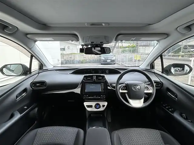 トヨタ プリウス Sセーフティプラス 佐賀県 2017(平29)年 6.5万km ホワイトパールクリスタルシャイン サンルーフ/トヨタセーフティセンス/・プリクラッシュセーフティ/・レーダークルーズコントロール/・レーンディパーチャーアラート/・オートマチックハイビーム/前後コーナーセンサー/純正ナビ/・BT/TV/CD/・バックカメラ/ヘッドアップディスプレイ/LEDヘッドライト/フォグランプ/オートライト/オートワイパー/純正フロアマット/純正15インチAW/ビルトインETC/前方ドライブレコーダー(SN-ST5600)/スペアキー×１