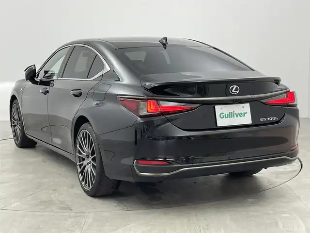 レクサス ＥＳ 300h Fスポーツ 愛知県 2023(令5)年 3.5万km グラファイトブラックガラスフレーク マークレビンソン・プレミアムサウンドシステム/Fスポーツ専用ホワイトレザーシート/レクサスセーフティーシステム＋/　・プリクラッシュセーフティ/　・レーントレーシングアシスト/　・ドライバー異常時対応システム/　・レーダークルーズコントロール/　・アダプティブハイビームシステム/　・ロードサインアシスト/　・先行車発進告知機能/　・オートマチックハイビーム/オレンジキャリバー/サンルーフ/置くだけ充電/純正ナビゲーションシステム/　（Bluetooth/フルセグTV/Apple CarPlay ）/全方位カメラ/パワーシート/エアシート/シートヒーター/ステアリングヒーター/リアスポイラー/ブラインドスポットモニター/ETC2.0
