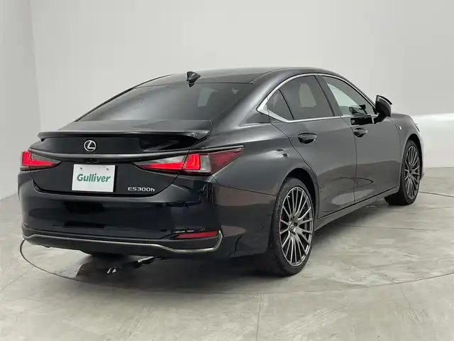 レクサス ＥＳ 300h Fスポーツ 愛知県 2023(令5)年 3.5万km グラファイトブラックガラスフレーク マークレビンソン・プレミアムサウンドシステム/Fスポーツ専用ホワイトレザーシート/レクサスセーフティーシステム＋/　・プリクラッシュセーフティ/　・レーントレーシングアシスト/　・ドライバー異常時対応システム/　・レーダークルーズコントロール/　・アダプティブハイビームシステム/　・ロードサインアシスト/　・先行車発進告知機能/　・オートマチックハイビーム/オレンジキャリバー/サンルーフ/置くだけ充電/純正ナビゲーションシステム/　（Bluetooth/フルセグTV/Apple CarPlay ）/全方位カメラ/パワーシート/エアシート/シートヒーター/ステアリングヒーター/リアスポイラー/ブラインドスポットモニター/ETC2.0