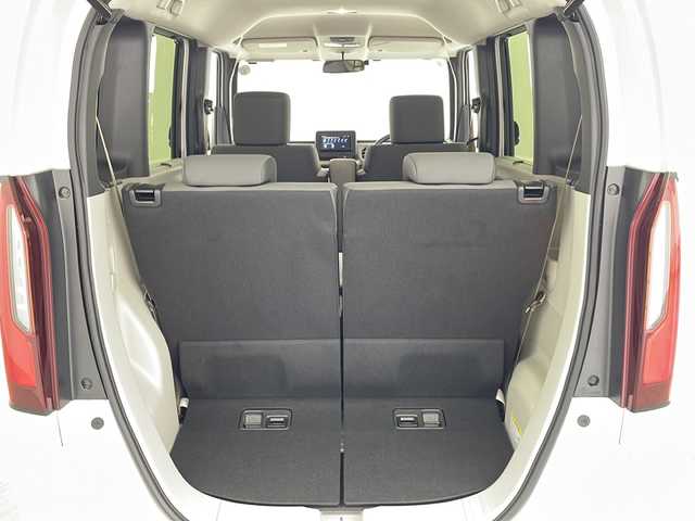 ホンダ Ｎ ＢＯＸ 群馬県 2024(令6)年 0.6万km プラチナホワイトパール ナビ　フルセグＴＶ　バックカメラ　片側電動スライドドア　衝突被害軽減ブレーキ　レーンアシスト　アダプティブクルーズコントロール　クリアランスソナー　オートハイビーム　ＬＥＤ　ＥＴＣ　スマートキー　禁煙