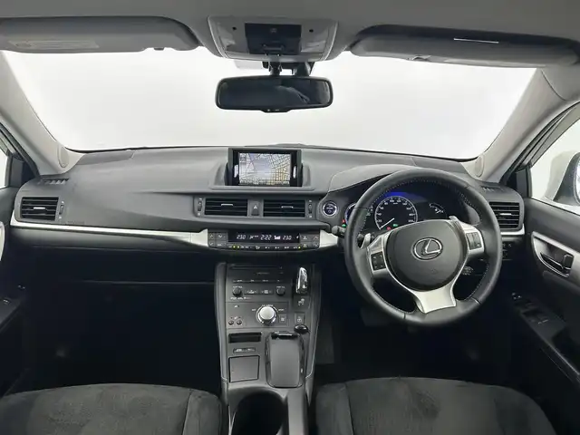 レクサス ＣＴ 200h バージョンC 愛知県 2011(平23)年 4.4万km 白 純正ナビ/（DVD/CD/フルセグTV/HDD/USB/AUX）/バックカメラ/クルコン/ETC/純正フロアマット/シートヒーター/純正16インチAW/オートライト/ステアリングリモコン/パドルシフト/電動格納ミラー/ドアバイザー/防眩ミラー