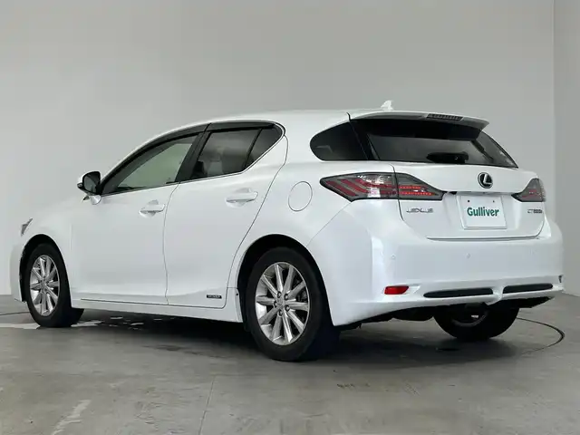 レクサス ＣＴ 200h バージョンC 愛知県 2011(平23)年 4.4万km 白 純正ナビ/（DVD/CD/フルセグTV/HDD/USB/AUX）/バックカメラ/クルコン/ETC/純正フロアマット/シートヒーター/純正16インチAW/オートライト/ステアリングリモコン/パドルシフト/電動格納ミラー/ドアバイザー/防眩ミラー