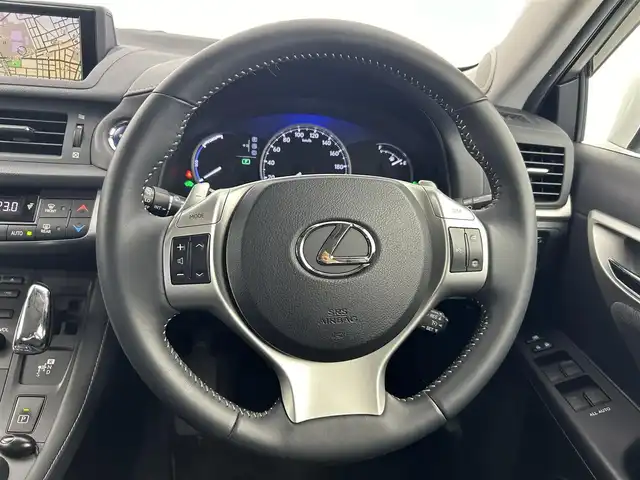 レクサス ＣＴ 200h バージョンC 愛知県 2011(平23)年 4.4万km 白 純正ナビ/（DVD/CD/フルセグTV/HDD/USB/AUX）/バックカメラ/クルコン/ETC/純正フロアマット/シートヒーター/純正16インチAW/オートライト/ステアリングリモコン/パドルシフト/電動格納ミラー/ドアバイザー/防眩ミラー