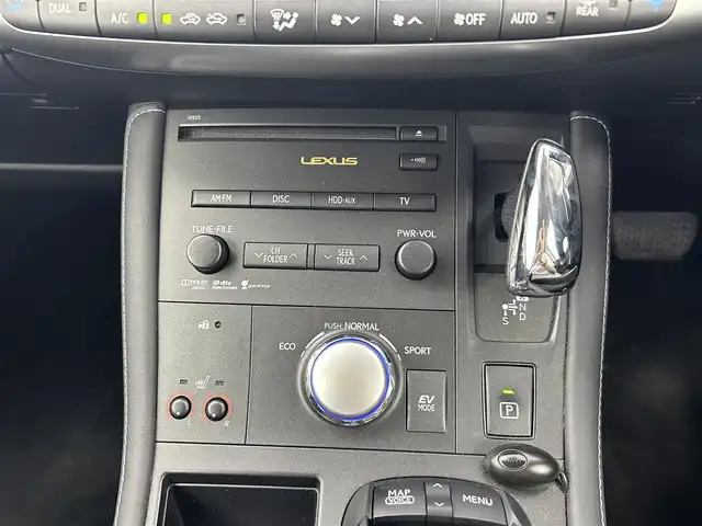 レクサス ＣＴ 200h バージョンC 愛知県 2011(平23)年 4.4万km 白 純正ナビ/（DVD/CD/フルセグTV/HDD/USB/AUX）/バックカメラ/クルコン/ETC/純正フロアマット/シートヒーター/純正16インチAW/オートライト/ステアリングリモコン/パドルシフト/電動格納ミラー/ドアバイザー/防眩ミラー