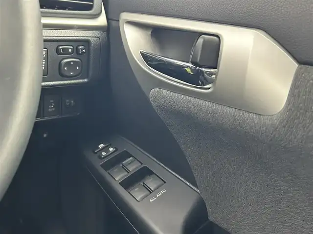 レクサス ＣＴ 200h バージョンC 愛知県 2011(平23)年 4.4万km 白 純正ナビ/（DVD/CD/フルセグTV/HDD/USB/AUX）/バックカメラ/クルコン/ETC/純正フロアマット/シートヒーター/純正16インチAW/オートライト/ステアリングリモコン/パドルシフト/電動格納ミラー/ドアバイザー/防眩ミラー
