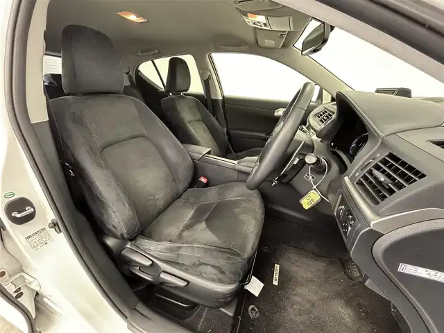 レクサス ＣＴ 200h バージョンC 愛知県 2011(平23)年 4.4万km 白 純正ナビ/（DVD/CD/フルセグTV/HDD/USB/AUX）/バックカメラ/クルコン/ETC/純正フロアマット/シートヒーター/純正16インチAW/オートライト/ステアリングリモコン/パドルシフト/電動格納ミラー/ドアバイザー/防眩ミラー