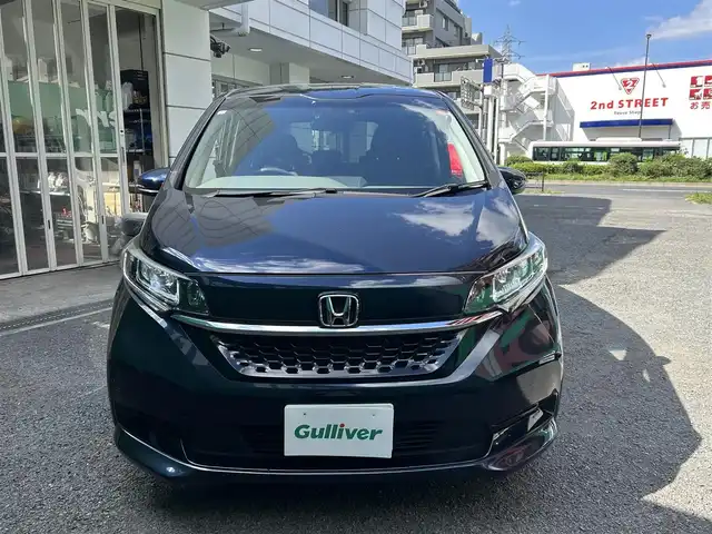 ホンダ フリード ハイブリット G ホンダセンシング 東京都 2021(令3)年 2.7万km ミッドナイトブルービームM 純正SDナビ【VXM-217VFNi】/（CD/DVD/BTオーディオ/フルセグ）/バックカメラ/Cパッケージ/・サンシェード/・前席シートヒーター/ホンダセンシング/・衝突軽減ブレーキ/・歩行者事故低減ステアリング/・アダクティブクルーズコントロール/・路外逸脱抑制機能/・標識認識機能/フリップダウンモニター【VM-１８５EN】/アクティブコーナリングライト/両側パワースライドドア/スペアキー×1/ETC/ドライブレコーダー/取扱説明書/保証書