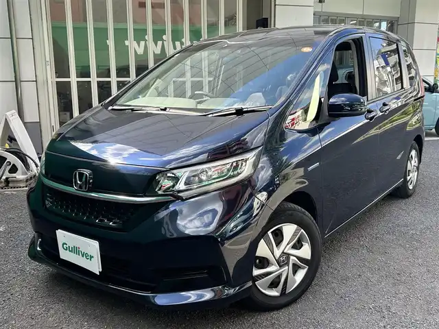 ホンダ フリード ハイブリット G ホンダセンシング 東京都 2021(令3)年 2.7万km ミッドナイトブルービームM 純正SDナビ【VXM-217VFNi】/（CD/DVD/BTオーディオ/フルセグ）/バックカメラ/Cパッケージ/・サンシェード/・前席シートヒーター/ホンダセンシング/・衝突軽減ブレーキ/・歩行者事故低減ステアリング/・アダクティブクルーズコントロール/・路外逸脱抑制機能/・標識認識機能/フリップダウンモニター【VM-１８５EN】/アクティブコーナリングライト/両側パワースライドドア/スペアキー×1/ETC/ドライブレコーダー/取扱説明書/保証書