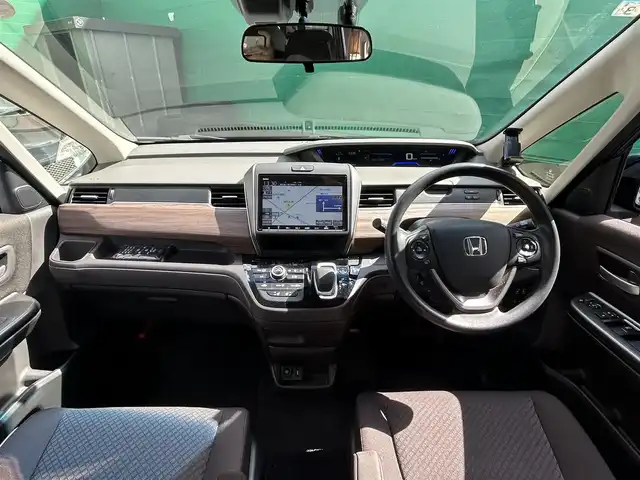ホンダ フリード ハイブリット G ホンダセンシング 福岡県 2021(令3)年 2.7万km ミッドナイトブルービームM 純正SDナビ【VXM-217VFNi】/（CD/DVD/BTオーディオ/フルセグ）/バックカメラ/Cパッケージ/・サンシェード/・前席シートヒーター/ホンダセンシング/・衝突軽減ブレーキ/・歩行者事故低減ステアリング/・アダクティブクルーズコントロール/・路外逸脱抑制機能/・標識認識機能/フリップダウンモニター【VM-１８５EN】/アクティブコーナリングライト/両側パワースライドドア/スペアキー×1/ETC/ドライブレコーダー/取扱説明書/保証書