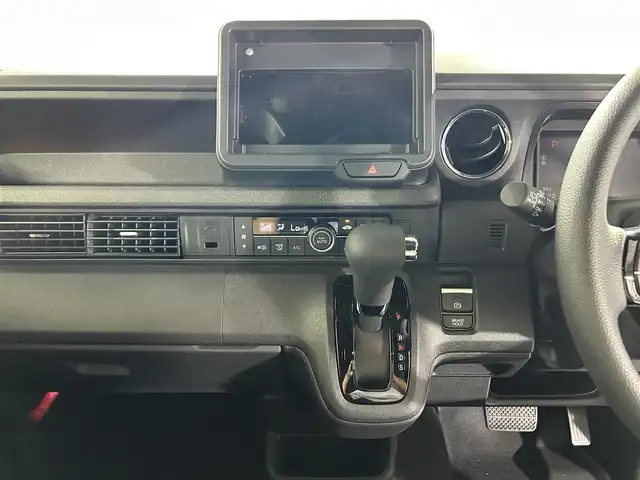 ホンダ Ｎ ＢＯＸ カスタム 佐賀県 2025(令7)年 0.1千km クリスタルブラックパール 登録済み未使用車/衝突被害軽減装置/レーダークルーズコントロール/車線逸脱警報/パーキングソナー/踏み間違い防止装置/LEDヘッドライト/片側パワースライドドア/運転席・助手席シートヒーター/後席サンシェード/ISOFIX対応シート/ベンチシート/チップアップシート/純正14インチアルミホイール/ウィンカーミラー/スマートキー/スペアキー×1/USB充電端子/禁煙車