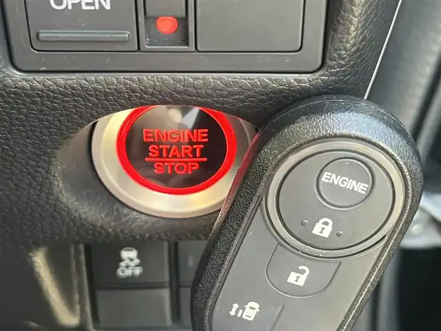 ホンダ Ｎ ＢＯＸ カスタム G EX ホンダセンシング 秋田県 2017(平29)年 7.9万km クリスタルブラックパール ４WD/安全運転支援システムホンダセンシング/衝突軽減ブレーキ/片側パワースライドドア/LEDヘッドライト/純正メモリナビ（DVD/CD再生可能）/フルセグ/バックカメラ/ホンダ純正14インチアルミ（夏タイヤ装着）/スマートキー/アイドリングストップ/プッシュスタート/アダプティブ・クルーズコントロール追従走行有/コーナーセンサー/オートマチックハイビーム/レーンキープアシスト/ステアリングスイッチ/前席シートヒーター/ビルトインETC/純正フロアマット/社外ドアバイザー/オートライト/オートエアコン/パワーステアリング/パワーウィンドウ/横滑り防止/盗難防止装置/寒冷地仕様/電動格納ウィンカーミラー/キーレスエントリー/保証書/取扱説明書/記録簿/スペアキー２本以上有