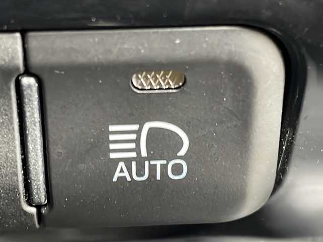 トヨタ プリウス S 茨城県 2018(平30)年 5.7万km アティチュードブラックマイカ 純正７型ナビ　/Bluetooth フルセグTV /バックカメラ/トヨタセーフティーセンス　/レーダー付きクルーズコントロール/ビルトインＥＴＣ　/横滑り防止装置　/衝突軽減システム　/レーンキープアシスト/オートライト/オートマチックハイビ/ＬＥＤヘッドライト　/ドライブレコーダー/純正フロアマット