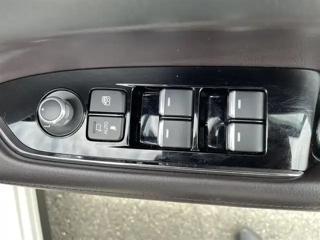 マツダ ＣＸ－８ XD Lパッケージ 大分県 2018(平30)年 8.9万km スノーフレイクホワイトパールマイカ ・ワンオーナー/・スマートキー/・プッシュスタート/・スマートブレーキサポート/・ブラインドスポットモニター/・レーンキープアシスト/・交通標識認識/・アテンションアラート/・パーキングセンサー/・アクティブLEDヘッドライト/・クルーズコントロール(追従式)/・黒革シート/・前席パワーシート/・４席シートヒーター/・ハンドルヒーター/・純正メモリナビ/　【DVD・Bluetooth・USB】/・フルセグTV/・全方位カメラ/・ヘッドアップディスプレイ/・ETC/・ドライブレコーダー(前方録画)/・パワーバックドア/・LEDヘッドランプ/・LEDフォグランプ/・デイライト/・純正マット/・純正バイザー/・保証書/取説