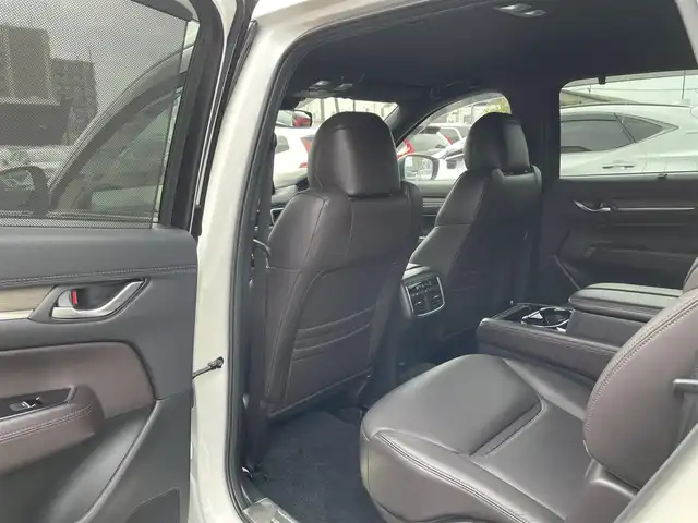 マツダ ＣＸ－８ XD Lパッケージ 大分県 2018(平30)年 8.9万km スノーフレイクホワイトパールマイカ ・ワンオーナー/・スマートキー/・プッシュスタート/・スマートブレーキサポート/・ブラインドスポットモニター/・レーンキープアシスト/・交通標識認識/・アテンションアラート/・パーキングセンサー/・アクティブLEDヘッドライト/・クルーズコントロール(追従式)/・黒革シート/・前席パワーシート/・４席シートヒーター/・ハンドルヒーター/・純正メモリナビ/　【DVD・Bluetooth・USB】/・フルセグTV/・全方位カメラ/・ヘッドアップディスプレイ/・ETC/・ドライブレコーダー(前方録画)/・パワーバックドア/・LEDヘッドランプ/・LEDフォグランプ/・デイライト/・純正マット/・純正バイザー/・保証書/取説