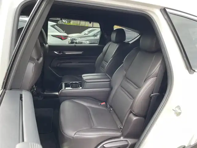 マツダ ＣＸ－８ XD Lパッケージ 大分県 2018(平30)年 8.9万km スノーフレイクホワイトパールマイカ ・ワンオーナー/・スマートキー/・プッシュスタート/・スマートブレーキサポート/・ブラインドスポットモニター/・レーンキープアシスト/・交通標識認識/・アテンションアラート/・パーキングセンサー/・アクティブLEDヘッドライト/・クルーズコントロール(追従式)/・黒革シート/・前席パワーシート/・４席シートヒーター/・ハンドルヒーター/・純正メモリナビ/　【DVD・Bluetooth・USB】/・フルセグTV/・全方位カメラ/・ヘッドアップディスプレイ/・ETC/・ドライブレコーダー(前方録画)/・パワーバックドア/・LEDヘッドランプ/・LEDフォグランプ/・デイライト/・純正マット/・純正バイザー/・保証書/取説
