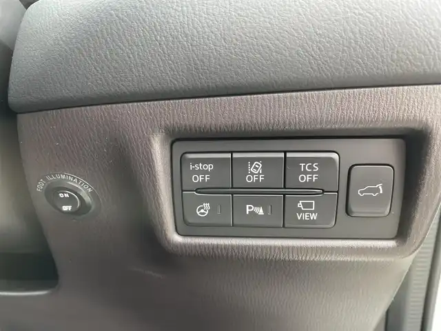 マツダ ＣＸ－８ XD Lパッケージ 大分県 2018(平30)年 8.9万km スノーフレイクホワイトパールマイカ ・ワンオーナー/・スマートキー/・プッシュスタート/・スマートブレーキサポート/・ブラインドスポットモニター/・レーンキープアシスト/・交通標識認識/・アテンションアラート/・パーキングセンサー/・アクティブLEDヘッドライト/・クルーズコントロール(追従式)/・黒革シート/・前席パワーシート/・４席シートヒーター/・ハンドルヒーター/・純正メモリナビ/　【DVD・Bluetooth・USB】/・フルセグTV/・全方位カメラ/・ヘッドアップディスプレイ/・ETC/・ドライブレコーダー(前方録画)/・パワーバックドア/・LEDヘッドランプ/・LEDフォグランプ/・デイライト/・純正マット/・純正バイザー/・保証書/取説