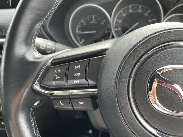 マツダ ＣＸ－８ XD Lパッケージ 大分県 2018(平30)年 8.9万km スノーフレイクホワイトパールマイカ ・ワンオーナー/・スマートキー/・プッシュスタート/・スマートブレーキサポート/・ブラインドスポットモニター/・レーンキープアシスト/・交通標識認識/・アテンションアラート/・パーキングセンサー/・アクティブLEDヘッドライト/・クルーズコントロール(追従式)/・黒革シート/・前席パワーシート/・４席シートヒーター/・ハンドルヒーター/・純正メモリナビ/　【DVD・Bluetooth・USB】/・フルセグTV/・全方位カメラ/・ヘッドアップディスプレイ/・ETC/・ドライブレコーダー(前方録画)/・パワーバックドア/・LEDヘッドランプ/・LEDフォグランプ/・デイライト/・純正マット/・純正バイザー/・保証書/取説