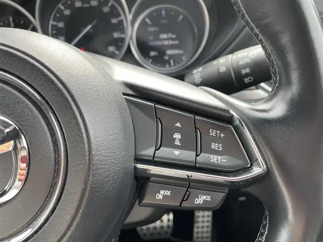 マツダ ＣＸ－８ XD Lパッケージ 大分県 2018(平30)年 8.9万km スノーフレイクホワイトパールマイカ ・ワンオーナー/・スマートキー/・プッシュスタート/・スマートブレーキサポート/・ブラインドスポットモニター/・レーンキープアシスト/・交通標識認識/・アテンションアラート/・パーキングセンサー/・アクティブLEDヘッドライト/・クルーズコントロール(追従式)/・黒革シート/・前席パワーシート/・４席シートヒーター/・ハンドルヒーター/・純正メモリナビ/　【DVD・Bluetooth・USB】/・フルセグTV/・全方位カメラ/・ヘッドアップディスプレイ/・ETC/・ドライブレコーダー(前方録画)/・パワーバックドア/・LEDヘッドランプ/・LEDフォグランプ/・デイライト/・純正マット/・純正バイザー/・保証書/取説