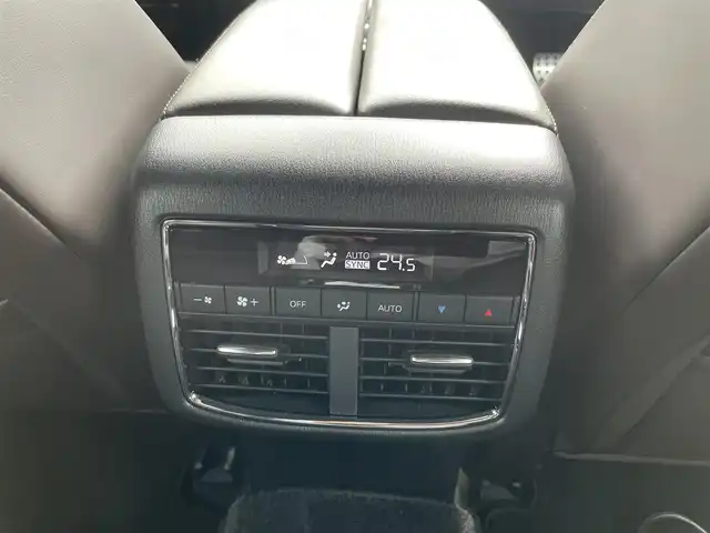 マツダ ＣＸ－８ XD Lパッケージ 大分県 2018(平30)年 8.9万km スノーフレイクホワイトパールマイカ ・ワンオーナー/・スマートキー/・プッシュスタート/・スマートブレーキサポート/・ブラインドスポットモニター/・レーンキープアシスト/・交通標識認識/・アテンションアラート/・パーキングセンサー/・アクティブLEDヘッドライト/・クルーズコントロール(追従式)/・黒革シート/・前席パワーシート/・４席シートヒーター/・ハンドルヒーター/・純正メモリナビ/　【DVD・Bluetooth・USB】/・フルセグTV/・全方位カメラ/・ヘッドアップディスプレイ/・ETC/・ドライブレコーダー(前方録画)/・パワーバックドア/・LEDヘッドランプ/・LEDフォグランプ/・デイライト/・純正マット/・純正バイザー/・保証書/取説