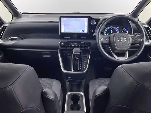 トヨタ ヴォクシー ハイブリッド S－Z 埼玉県 2023(令5)年 3.1万km ホワイトパールクリスタルシャイン 純正ディスプレイオーディオ　/バックカメラ　/ＥＴＣ２．０　/トヨタセーフティセンス　/　・プリクラッシュセーフティ/　・レーントレーシングアシスト/　・レーンディパーチャーアラート/　・レーダークルーズコントロール/　・オートマチックハイビーム/　・ロードサインアシスト/　・ドライバー異常時対応システム/　・プロアクティブドライビングアシスト/　・発進遅れ告知機能/　・緊急時操舵支援/　・フロントクロストラフィックアラー/　・レーンチェンジアシスト/ドライブレコーダー　/電動リアゲート　/両側パワースライドドア　/シートヒーター　/ＨＤＭＩ　/オットマン　/純正アルミホイール/フォグランプ/プッシュスタート/スマートキー