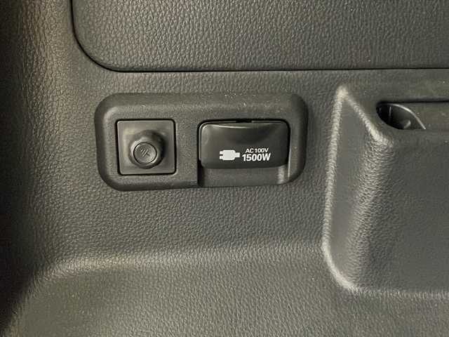 トヨタ ヴォクシー ハイブリッド S－Z 埼玉県 2023(令5)年 3.1万km ホワイトパールクリスタルシャイン 純正ディスプレイオーディオ　/バックカメラ　/ＥＴＣ２．０　/トヨタセーフティセンス　/　・プリクラッシュセーフティ/　・レーントレーシングアシスト/　・レーンディパーチャーアラート/　・レーダークルーズコントロール/　・オートマチックハイビーム/　・ロードサインアシスト/　・ドライバー異常時対応システム/　・プロアクティブドライビングアシスト/　・発進遅れ告知機能/　・緊急時操舵支援/　・フロントクロストラフィックアラー/　・レーンチェンジアシスト/ドライブレコーダー　/電動リアゲート　/両側パワースライドドア　/シートヒーター　/ＨＤＭＩ　/オットマン　/純正アルミホイール/フォグランプ/プッシュスタート/スマートキー