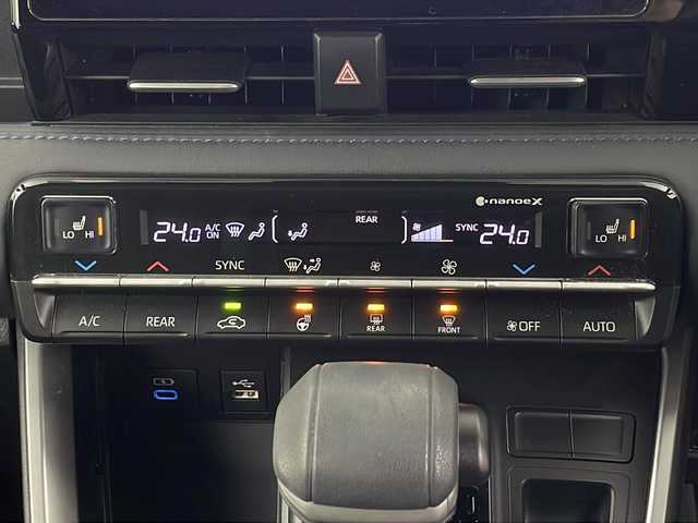 トヨタ ヴォクシー ハイブリッド S－Z 埼玉県 2023(令5)年 3.1万km ホワイトパールクリスタルシャイン 純正ディスプレイオーディオ　/バックカメラ　/ＥＴＣ２．０　/トヨタセーフティセンス　/　・プリクラッシュセーフティ/　・レーントレーシングアシスト/　・レーンディパーチャーアラート/　・レーダークルーズコントロール/　・オートマチックハイビーム/　・ロードサインアシスト/　・ドライバー異常時対応システム/　・プロアクティブドライビングアシスト/　・発進遅れ告知機能/　・緊急時操舵支援/　・フロントクロストラフィックアラー/　・レーンチェンジアシスト/ドライブレコーダー　/電動リアゲート　/両側パワースライドドア　/シートヒーター　/ＨＤＭＩ　/オットマン　/純正アルミホイール/フォグランプ/プッシュスタート/スマートキー