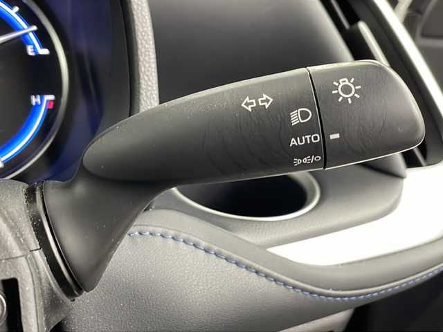 トヨタ ヴォクシー ハイブリッド S－Z 埼玉県 2023(令5)年 3.1万km ホワイトパールクリスタルシャイン 純正ディスプレイオーディオ　/バックカメラ　/ＥＴＣ２．０　/トヨタセーフティセンス　/　・プリクラッシュセーフティ/　・レーントレーシングアシスト/　・レーンディパーチャーアラート/　・レーダークルーズコントロール/　・オートマチックハイビーム/　・ロードサインアシスト/　・ドライバー異常時対応システム/　・プロアクティブドライビングアシスト/　・発進遅れ告知機能/　・緊急時操舵支援/　・フロントクロストラフィックアラー/　・レーンチェンジアシスト/ドライブレコーダー　/電動リアゲート　/両側パワースライドドア　/シートヒーター　/ＨＤＭＩ　/オットマン　/純正アルミホイール/フォグランプ/プッシュスタート/スマートキー