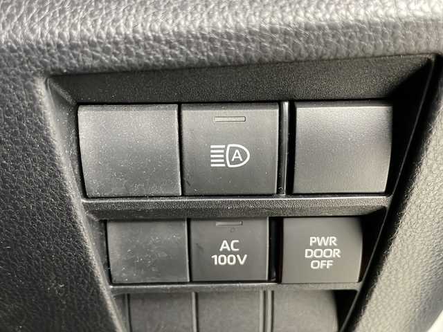 トヨタ ヴォクシー ハイブリッド S－Z 埼玉県 2023(令5)年 3.1万km ホワイトパールクリスタルシャイン 純正ディスプレイオーディオ　/バックカメラ　/ＥＴＣ２．０　/トヨタセーフティセンス　/　・プリクラッシュセーフティ/　・レーントレーシングアシスト/　・レーンディパーチャーアラート/　・レーダークルーズコントロール/　・オートマチックハイビーム/　・ロードサインアシスト/　・ドライバー異常時対応システム/　・プロアクティブドライビングアシスト/　・発進遅れ告知機能/　・緊急時操舵支援/　・フロントクロストラフィックアラー/　・レーンチェンジアシスト/ドライブレコーダー　/電動リアゲート　/両側パワースライドドア　/シートヒーター　/ＨＤＭＩ　/オットマン　/純正アルミホイール/フォグランプ/プッシュスタート/スマートキー