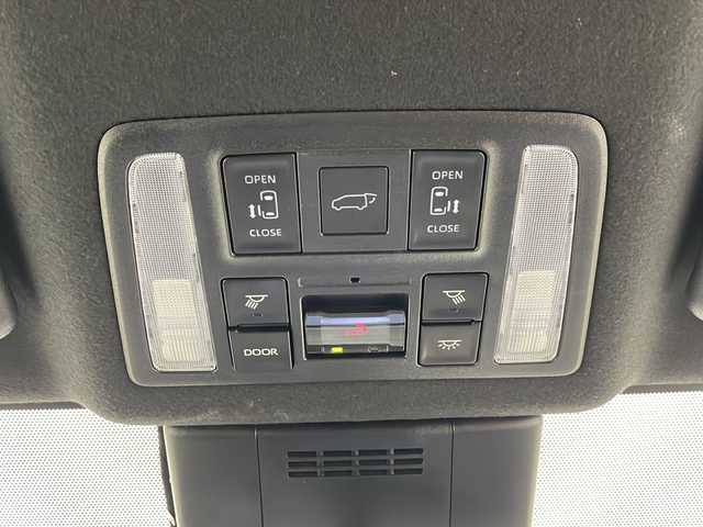 トヨタ ヴォクシー ハイブリッド S－Z 埼玉県 2023(令5)年 3.1万km ホワイトパールクリスタルシャイン 純正ディスプレイオーディオ　/バックカメラ　/ＥＴＣ２．０　/トヨタセーフティセンス　/　・プリクラッシュセーフティ/　・レーントレーシングアシスト/　・レーンディパーチャーアラート/　・レーダークルーズコントロール/　・オートマチックハイビーム/　・ロードサインアシスト/　・ドライバー異常時対応システム/　・プロアクティブドライビングアシスト/　・発進遅れ告知機能/　・緊急時操舵支援/　・フロントクロストラフィックアラー/　・レーンチェンジアシスト/ドライブレコーダー　/電動リアゲート　/両側パワースライドドア　/シートヒーター　/ＨＤＭＩ　/オットマン　/純正アルミホイール/フォグランプ/プッシュスタート/スマートキー