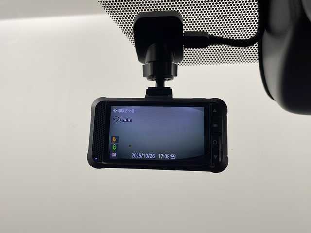 トヨタ ヴォクシー ハイブリッド S－Z 埼玉県 2023(令5)年 3.1万km ホワイトパールクリスタルシャイン 純正ディスプレイオーディオ　/バックカメラ　/ＥＴＣ２．０　/トヨタセーフティセンス　/　・プリクラッシュセーフティ/　・レーントレーシングアシスト/　・レーンディパーチャーアラート/　・レーダークルーズコントロール/　・オートマチックハイビーム/　・ロードサインアシスト/　・ドライバー異常時対応システム/　・プロアクティブドライビングアシスト/　・発進遅れ告知機能/　・緊急時操舵支援/　・フロントクロストラフィックアラー/　・レーンチェンジアシスト/ドライブレコーダー　/電動リアゲート　/両側パワースライドドア　/シートヒーター　/ＨＤＭＩ　/オットマン　/純正アルミホイール/フォグランプ/プッシュスタート/スマートキー