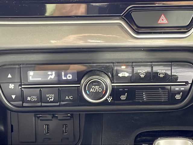 ホンダ Ｎ ＢＯＸ カスタム L スタイル+ブラック 沖縄県 2022(令4)年 3万km プラチナホワイトパール 禁煙車/両側パワースライドドア/社外ナビ/AM/FM/CD/DVD/フルセグTV/Bluetooth/バックカメラ/衝突軽減ブレーキ/車線逸脱警報/追従式クルーズコントロール/コーナーセンサー後/ビルトインETC/ステアリングリモコン/ドライブレコーダー前後/オートブレーキホールド/レザーシート調シートカバー/サンシェード/ヘッドライトレベライザー/プッシュスタート/スペアキー有/保証書/取扱説明書