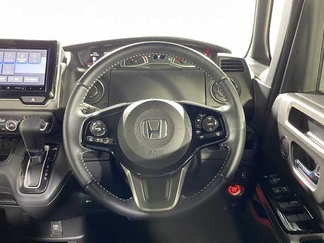 ホンダ Ｎ ＢＯＸ カスタム L スタイル+ブラック 沖縄県 2022(令4)年 3万km プラチナホワイトパール 禁煙車/両側パワースライドドア/社外ナビ/AM/FM/CD/DVD/フルセグTV/Bluetooth/バックカメラ/衝突軽減ブレーキ/車線逸脱警報/追従式クルーズコントロール/コーナーセンサー後/ビルトインETC/ステアリングリモコン/ドライブレコーダー前後/オートブレーキホールド/レザーシート調シートカバー/サンシェード/ヘッドライトレベライザー/プッシュスタート/スペアキー有/保証書/取扱説明書