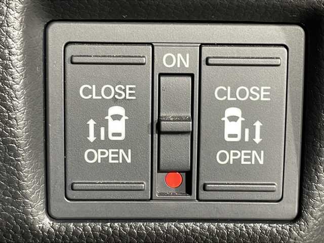 ホンダ Ｎ ＢＯＸ カスタム L スタイル+ブラック 沖縄県 2022(令4)年 3万km プラチナホワイトパール 禁煙車/両側パワースライドドア/社外ナビ/AM/FM/CD/DVD/フルセグTV/Bluetooth/バックカメラ/衝突軽減ブレーキ/車線逸脱警報/追従式クルーズコントロール/コーナーセンサー後/ビルトインETC/ステアリングリモコン/ドライブレコーダー前後/オートブレーキホールド/レザーシート調シートカバー/サンシェード/ヘッドライトレベライザー/プッシュスタート/スペアキー有/保証書/取扱説明書