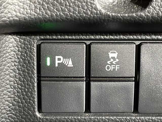 ホンダ Ｎ ＢＯＸ カスタム L スタイル+ブラック 沖縄県 2022(令4)年 3万km プラチナホワイトパール 禁煙車/両側パワースライドドア/社外ナビ/AM/FM/CD/DVD/フルセグTV/Bluetooth/バックカメラ/衝突軽減ブレーキ/車線逸脱警報/追従式クルーズコントロール/コーナーセンサー後/ビルトインETC/ステアリングリモコン/ドライブレコーダー前後/オートブレーキホールド/レザーシート調シートカバー/サンシェード/ヘッドライトレベライザー/プッシュスタート/スペアキー有/保証書/取扱説明書