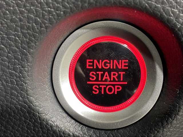 ホンダ Ｎ ＢＯＸ カスタム L スタイル+ブラック 沖縄県 2022(令4)年 3万km プラチナホワイトパール 禁煙車/両側パワースライドドア/社外ナビ/AM/FM/CD/DVD/フルセグTV/Bluetooth/バックカメラ/衝突軽減ブレーキ/車線逸脱警報/追従式クルーズコントロール/コーナーセンサー後/ビルトインETC/ステアリングリモコン/ドライブレコーダー前後/オートブレーキホールド/レザーシート調シートカバー/サンシェード/ヘッドライトレベライザー/プッシュスタート/スペアキー有/保証書/取扱説明書