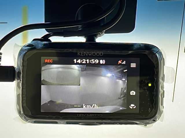 ホンダ Ｎ ＢＯＸ カスタム L スタイル+ブラック 沖縄県 2022(令4)年 3万km プラチナホワイトパール 禁煙車/両側パワースライドドア/社外ナビ/AM/FM/CD/DVD/フルセグTV/Bluetooth/バックカメラ/衝突軽減ブレーキ/車線逸脱警報/追従式クルーズコントロール/コーナーセンサー後/ビルトインETC/ステアリングリモコン/ドライブレコーダー前後/オートブレーキホールド/レザーシート調シートカバー/サンシェード/ヘッドライトレベライザー/プッシュスタート/スペアキー有/保証書/取扱説明書