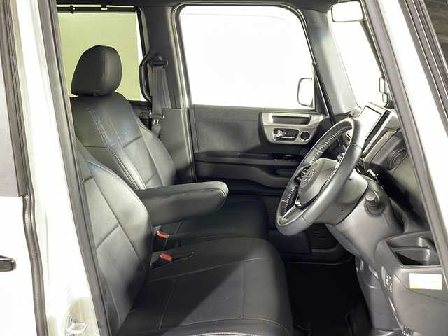 ホンダ Ｎ ＢＯＸ カスタム L スタイル+ブラック 沖縄県 2022(令4)年 3万km プラチナホワイトパール 禁煙車/両側パワースライドドア/社外ナビ/AM/FM/CD/DVD/フルセグTV/Bluetooth/バックカメラ/衝突軽減ブレーキ/車線逸脱警報/追従式クルーズコントロール/コーナーセンサー後/ビルトインETC/ステアリングリモコン/ドライブレコーダー前後/オートブレーキホールド/レザーシート調シートカバー/サンシェード/ヘッドライトレベライザー/プッシュスタート/スペアキー有/保証書/取扱説明書